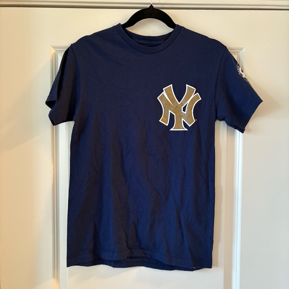 NY Yankees Derek Jeter Tee with Gold Accents (Size S)